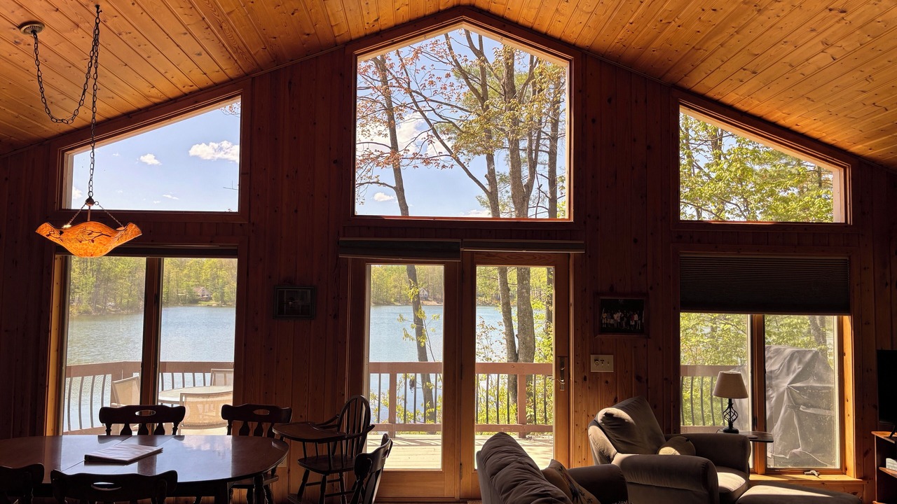 Photo of Livingroom in Lake Arrowhead