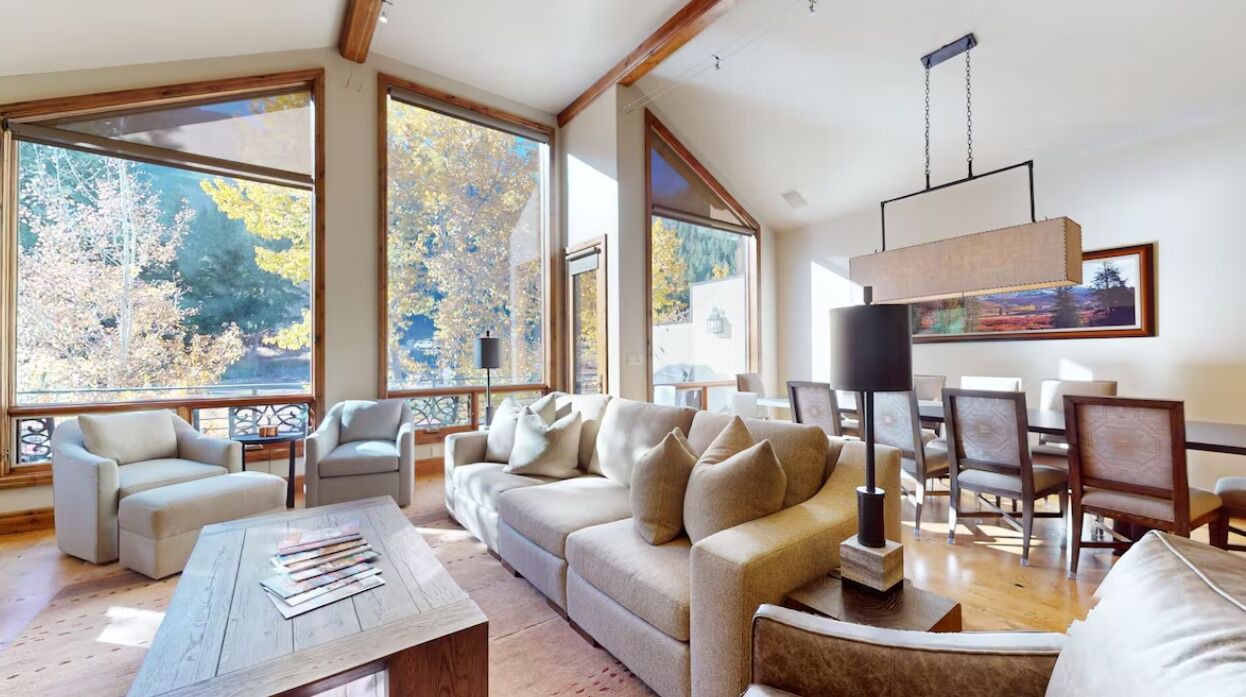 Photo of Livingroom in Warm Springs