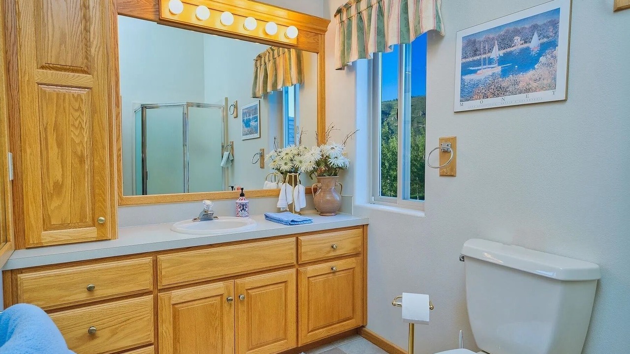 Photo of Bathroom in Palisades