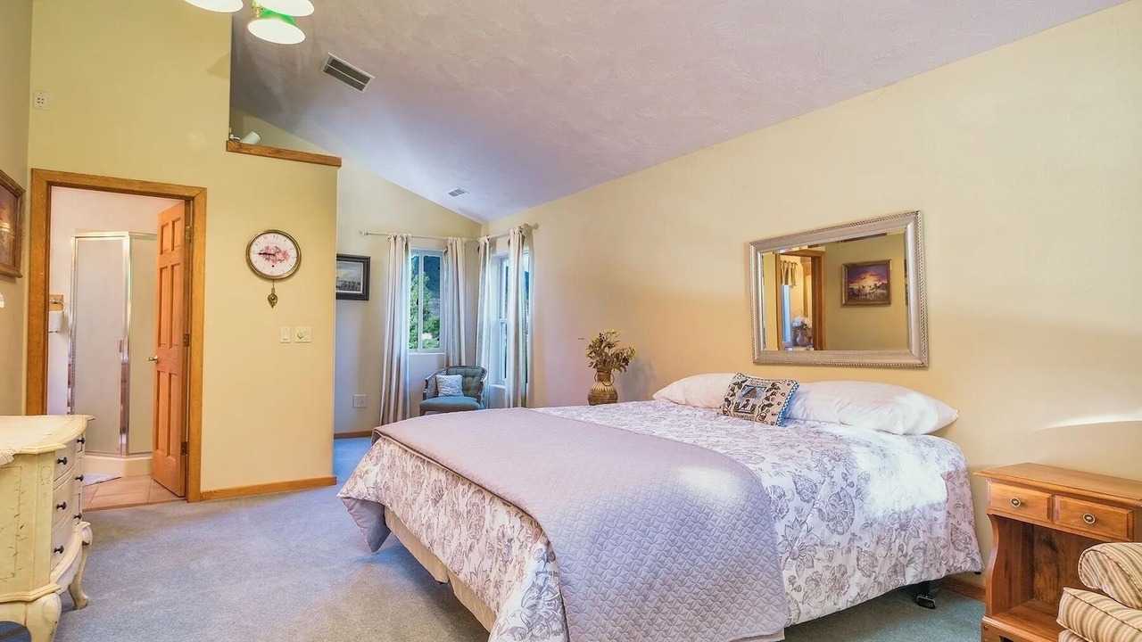 Photo of Bedroom in Palisades