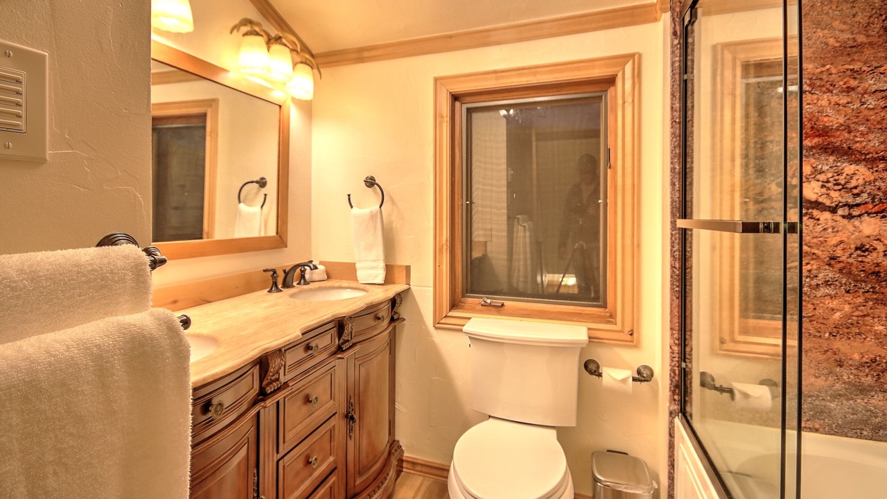 Photo of Bathroom in Gardiner