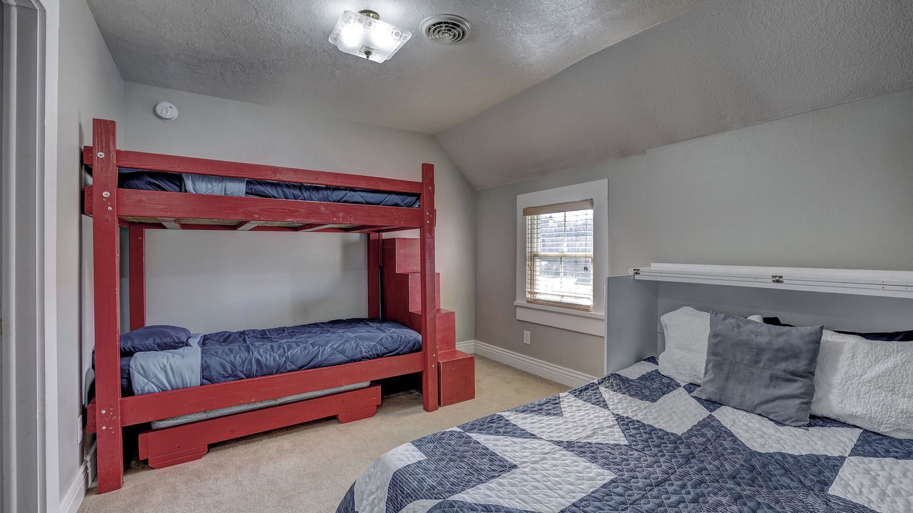 Photo of Bedroom in Garden Valley