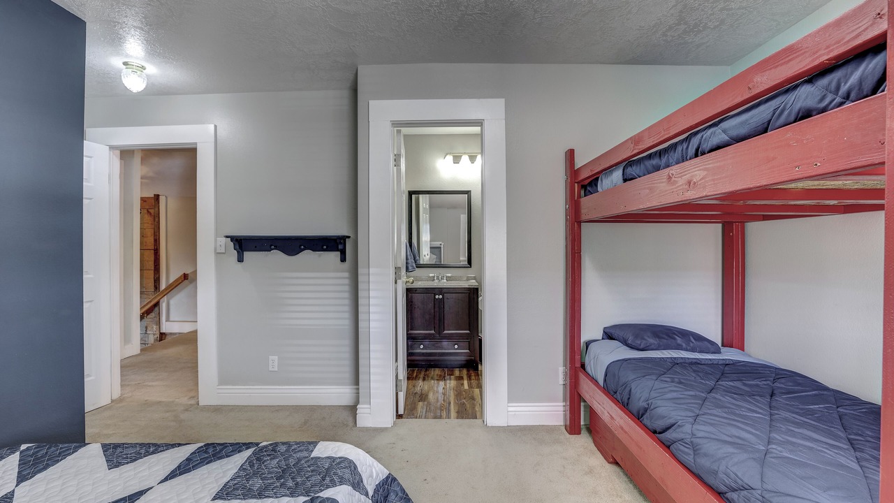 Photo of Bedroom in Garden Valley