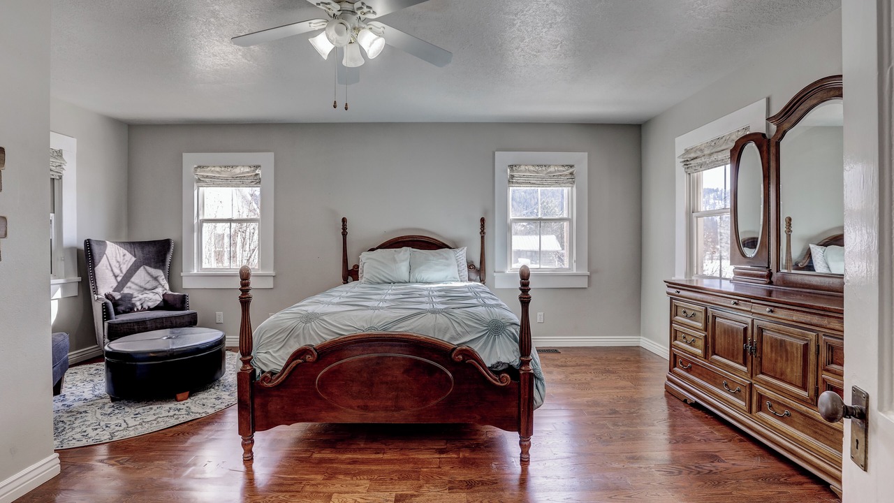Photo of Bedroom in Garden Valley