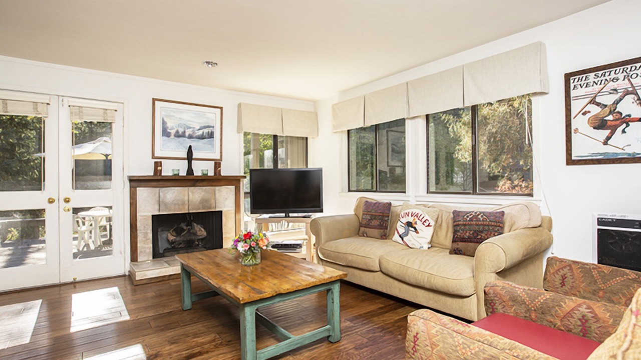 Photo of Livingroom in Elkhorn