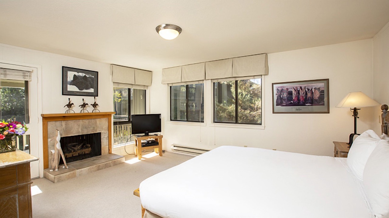 Photo of Bedroom in Elkhorn