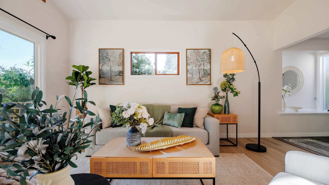 Photo of Livingroom in Maple Heights-Lake Desire