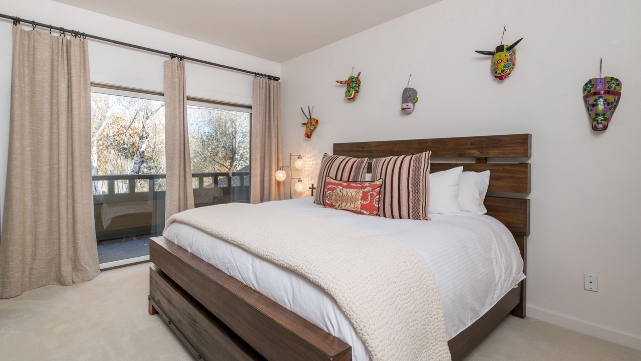 Photo of Bedroom in Elkhorn