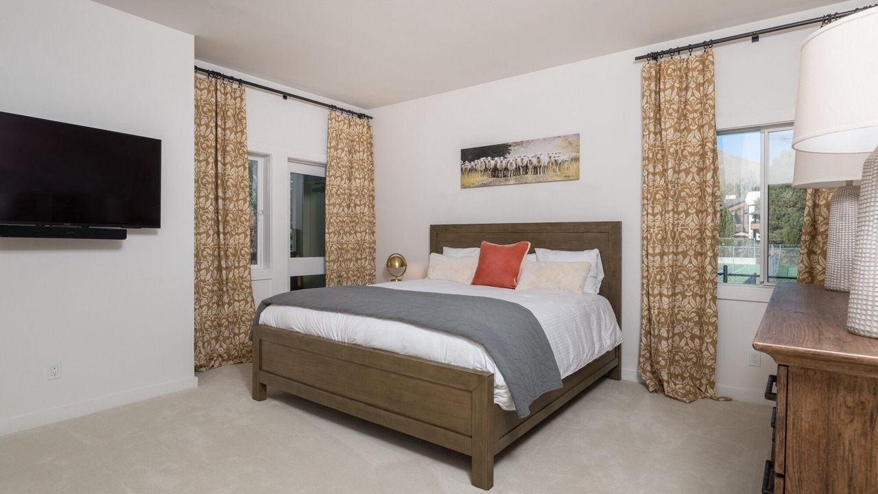 Photo of Bedroom in Elkhorn