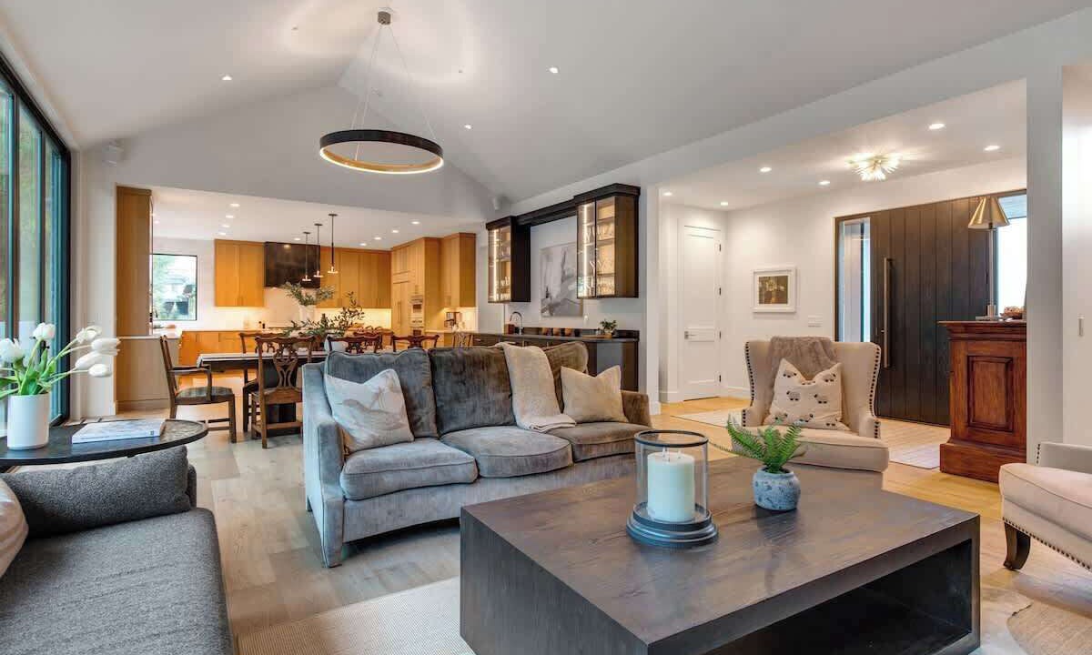 Photo of Livingroom in Warm Springs