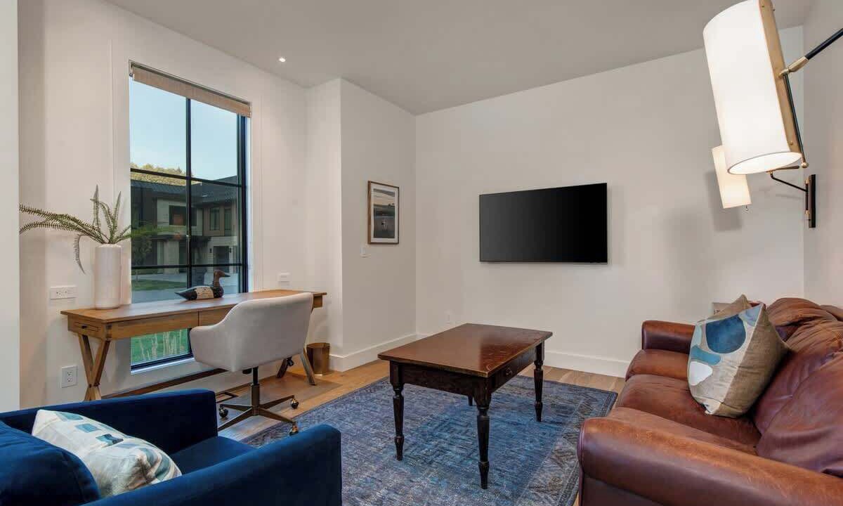 Photo of Livingroom in Warm Springs
