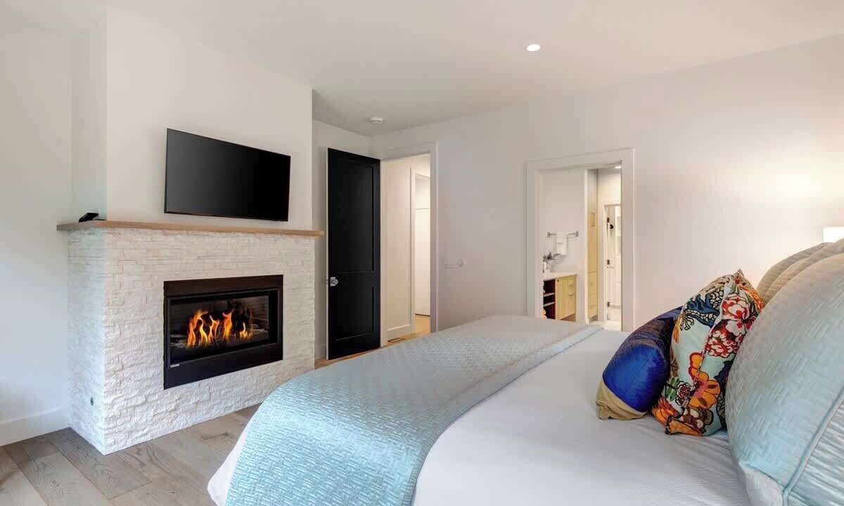 Photo of Bedroom in Warm Springs