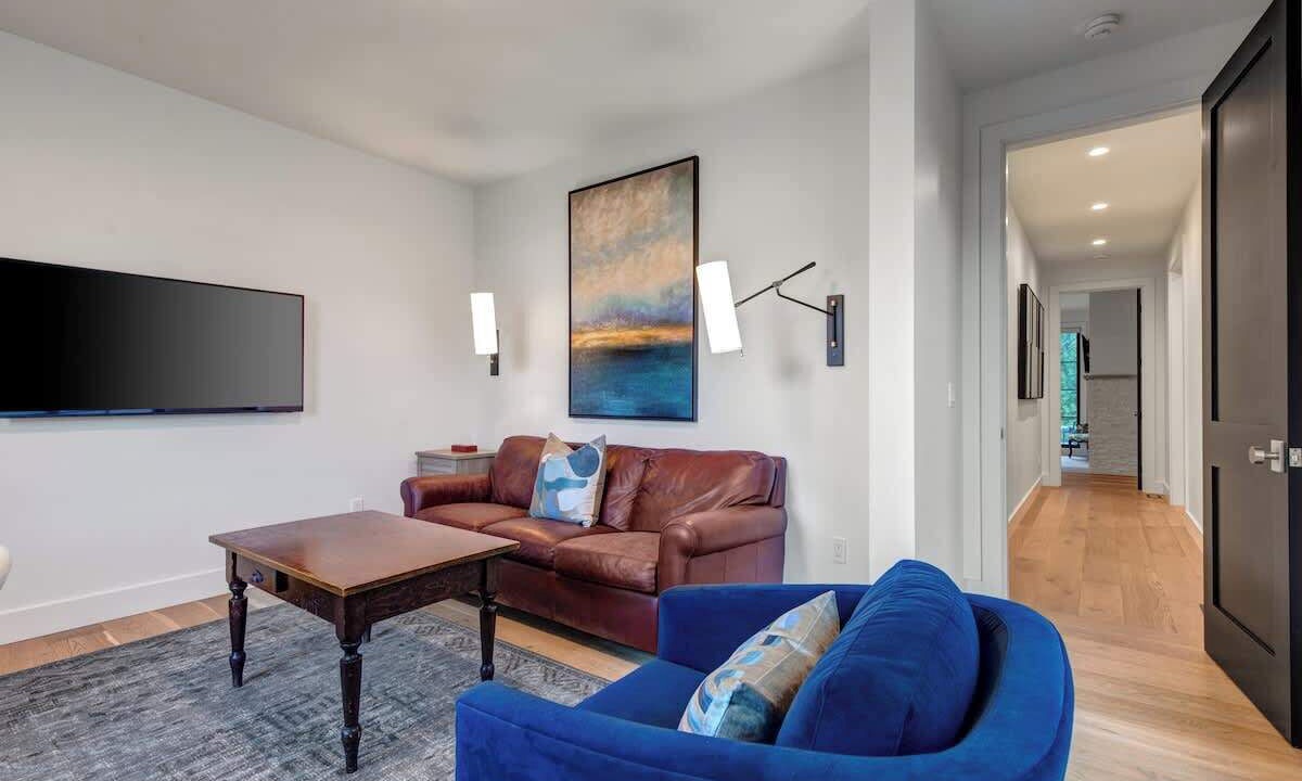 Photo of Livingroom in Warm Springs
