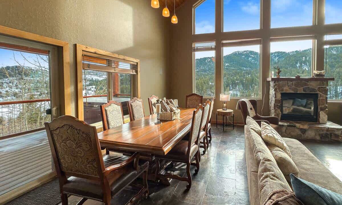 Photo of Livingroom in Summit Park