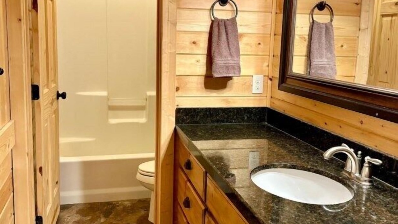 Photo of Bathroom in Island Park