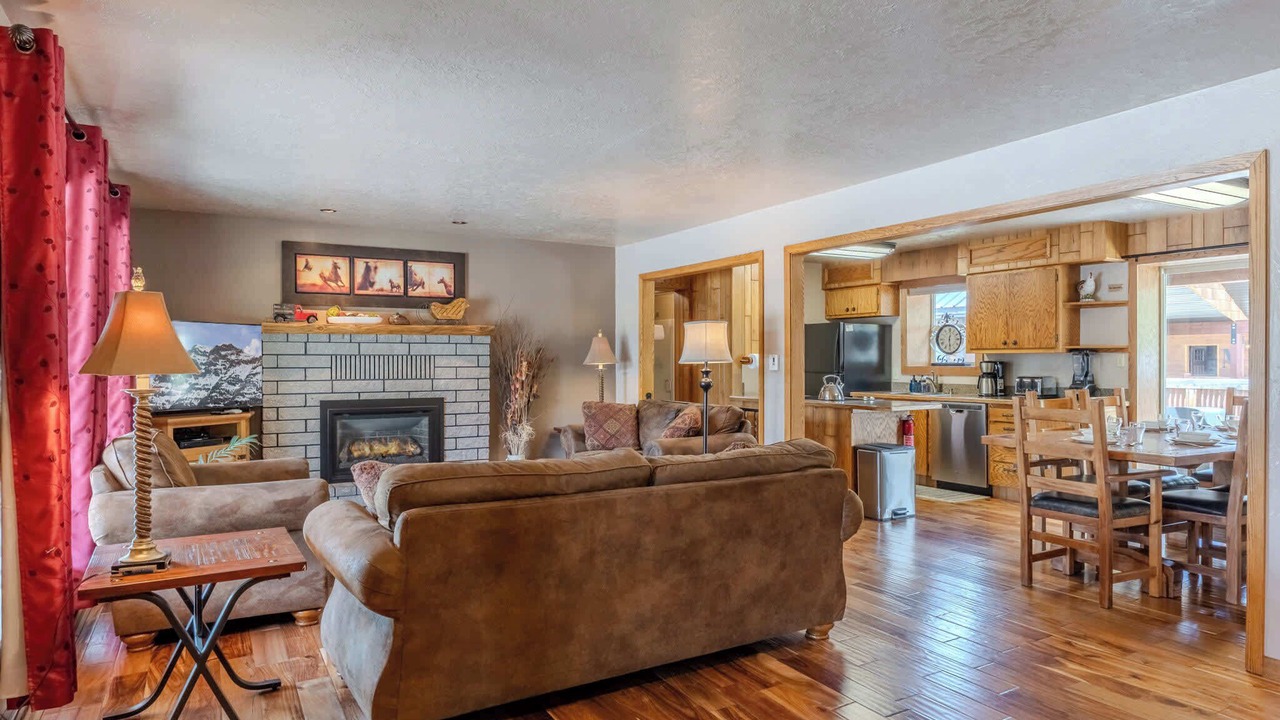 Photo of Livingroom in West Yellowstone