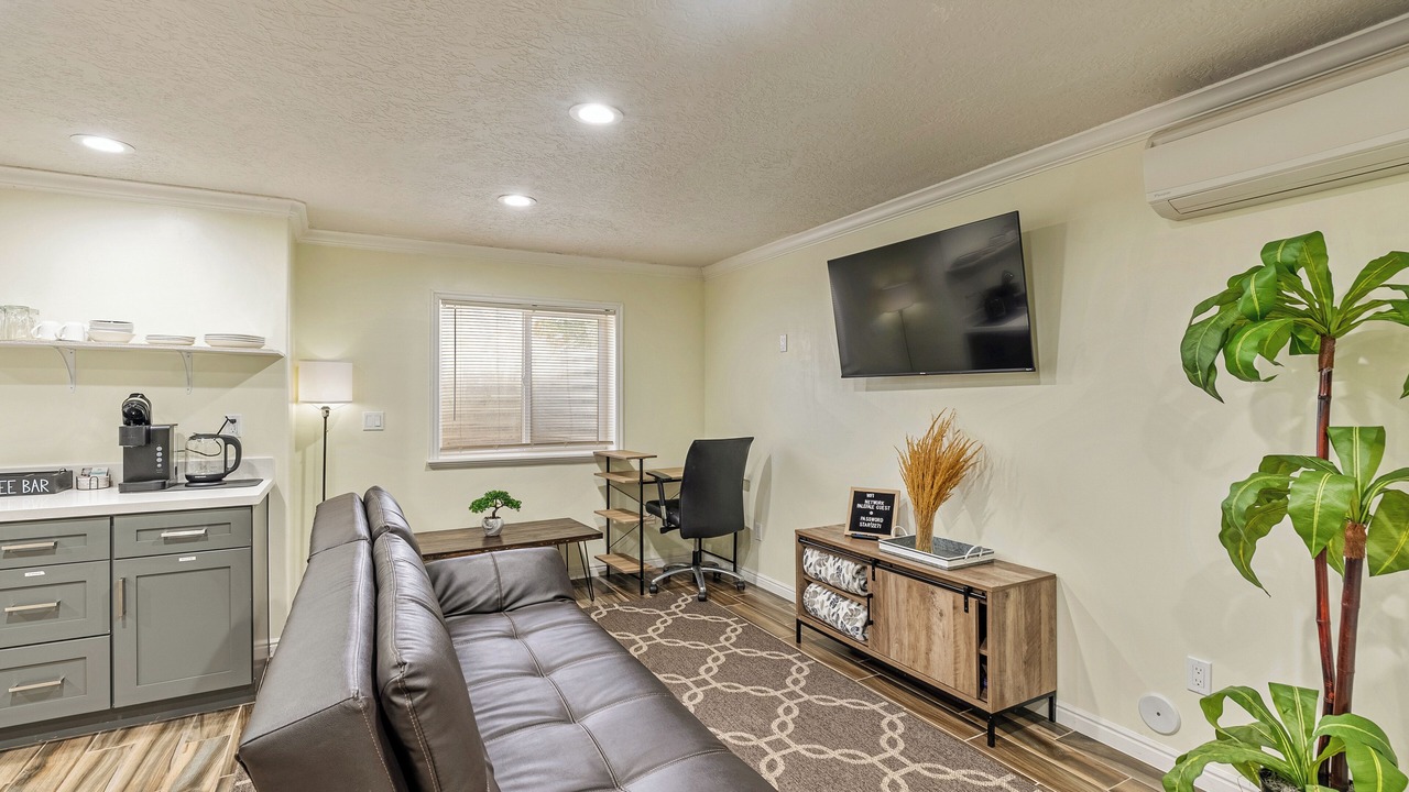 Photo of Livingroom in Layton