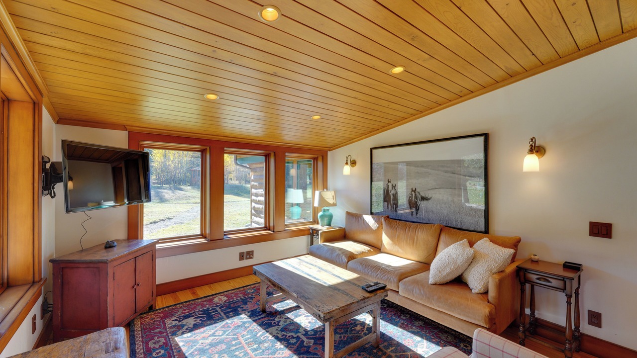 Photo of Livingroom in Weyyakin Ranch