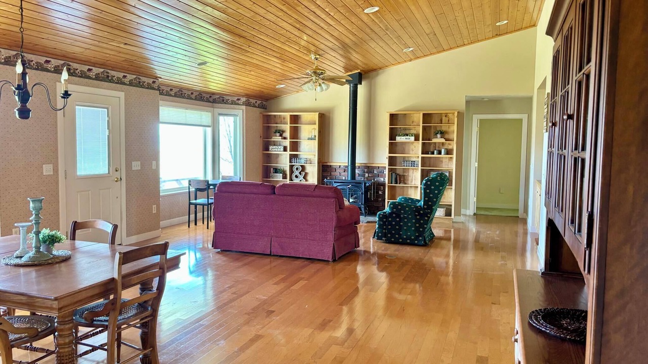 Photo of Livingroom in Holbrook