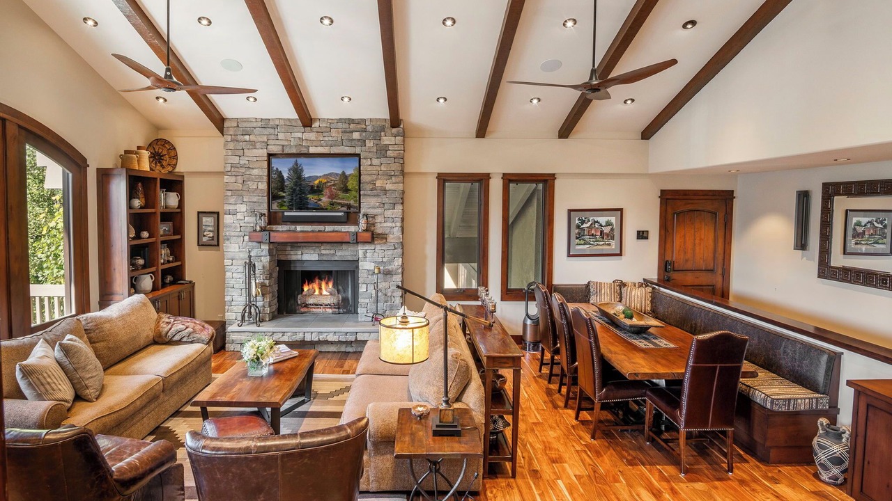 Photo of Livingroom in Elkhorn