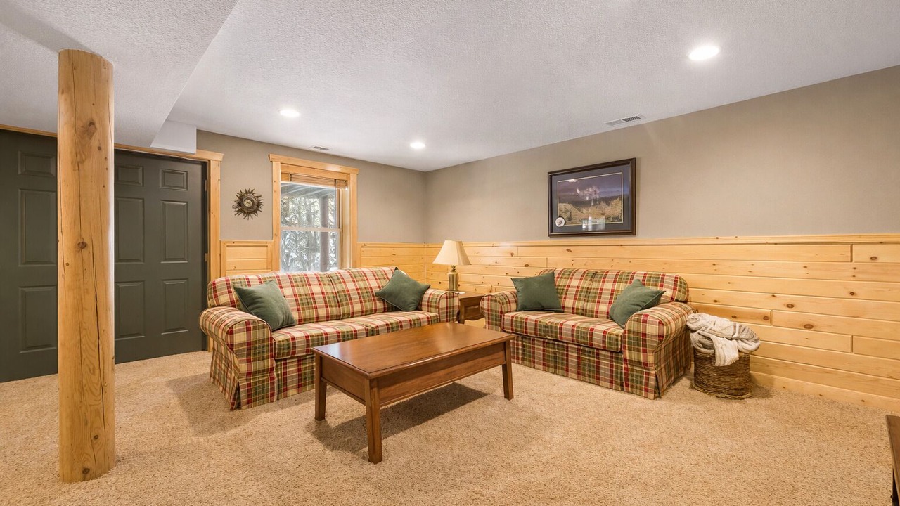 Photo of Livingroom in Island Park