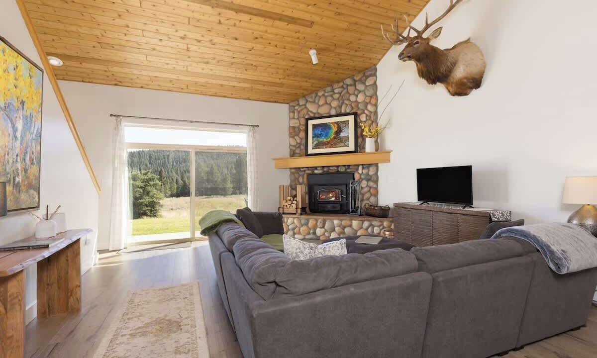 Photo of Livingroom in Big Sky