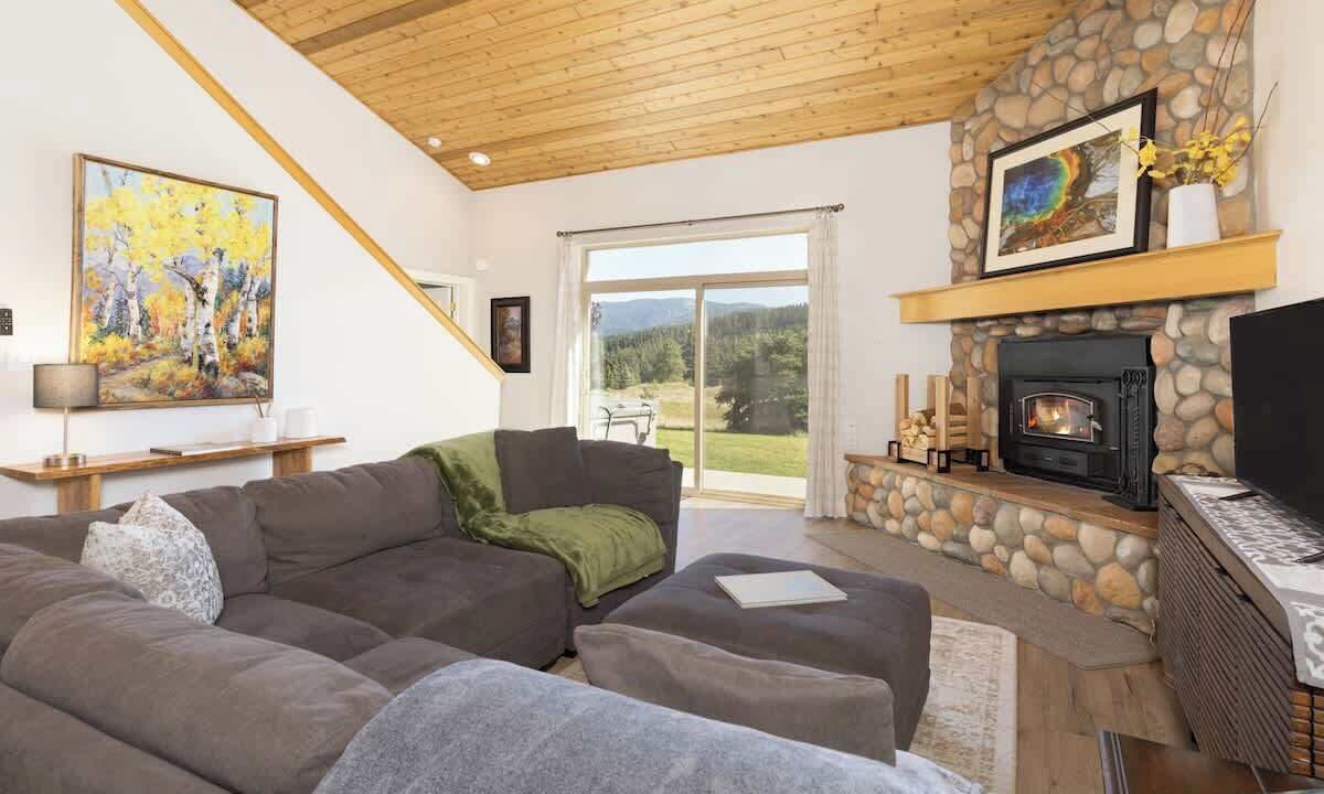 Photo of Livingroom in Big Sky