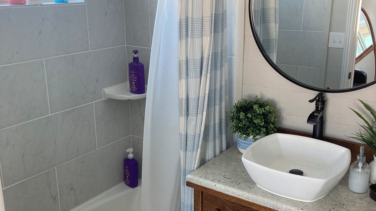Photo of Bathroom in Swanlake