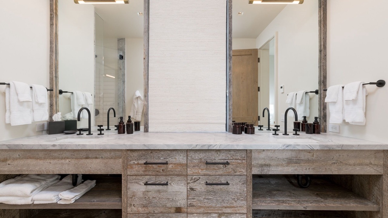 Photo of Bathroom in Hulen Meadows