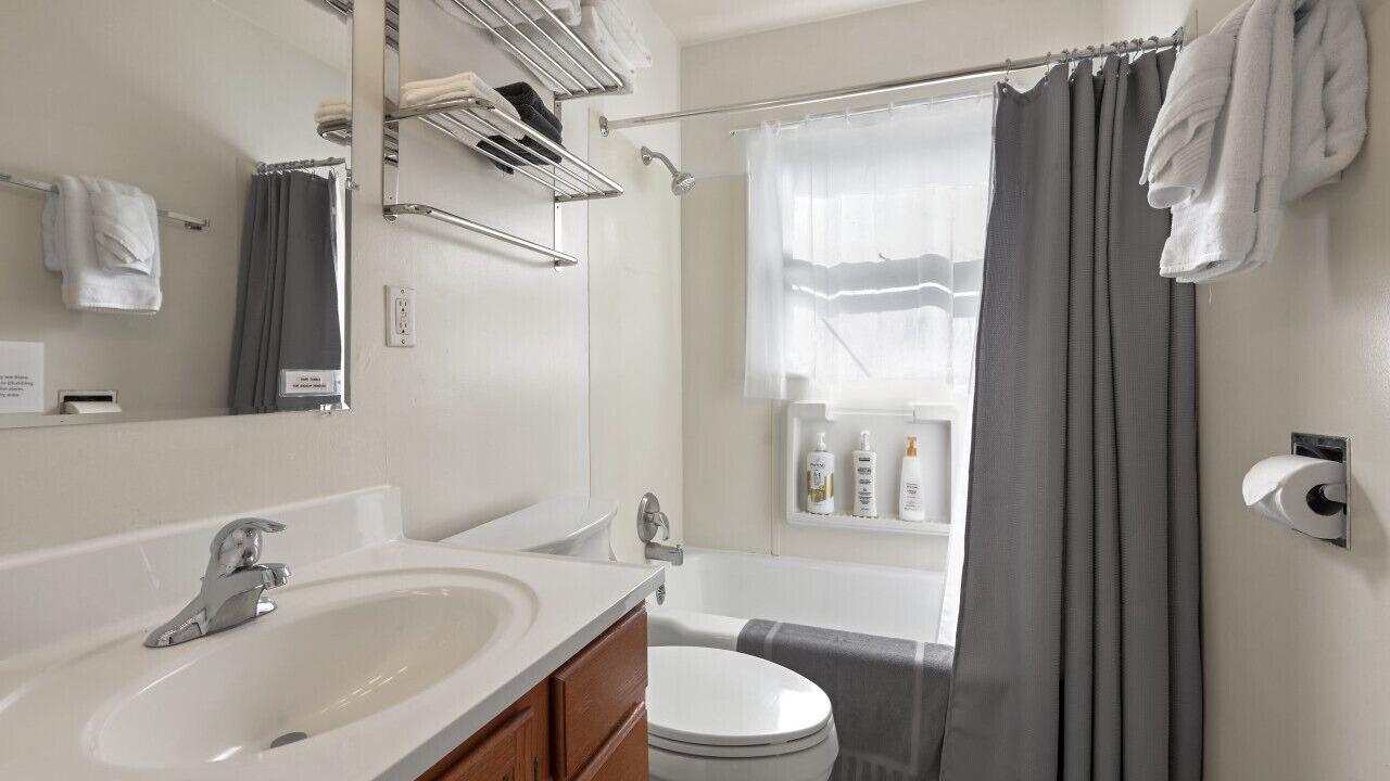 Photo of Bathroom in Cliff - Cannon