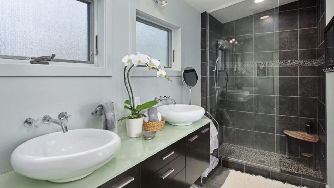 Photo of Bathroom in Rollingbay