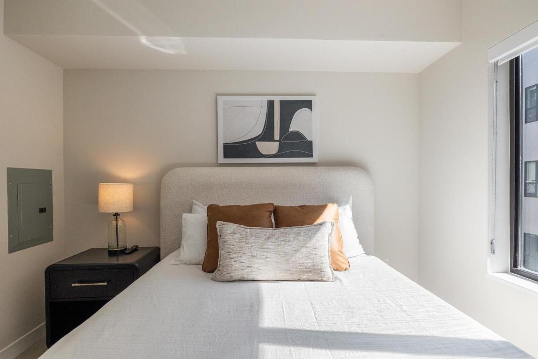 Photo of Bedroom in People's Freeway