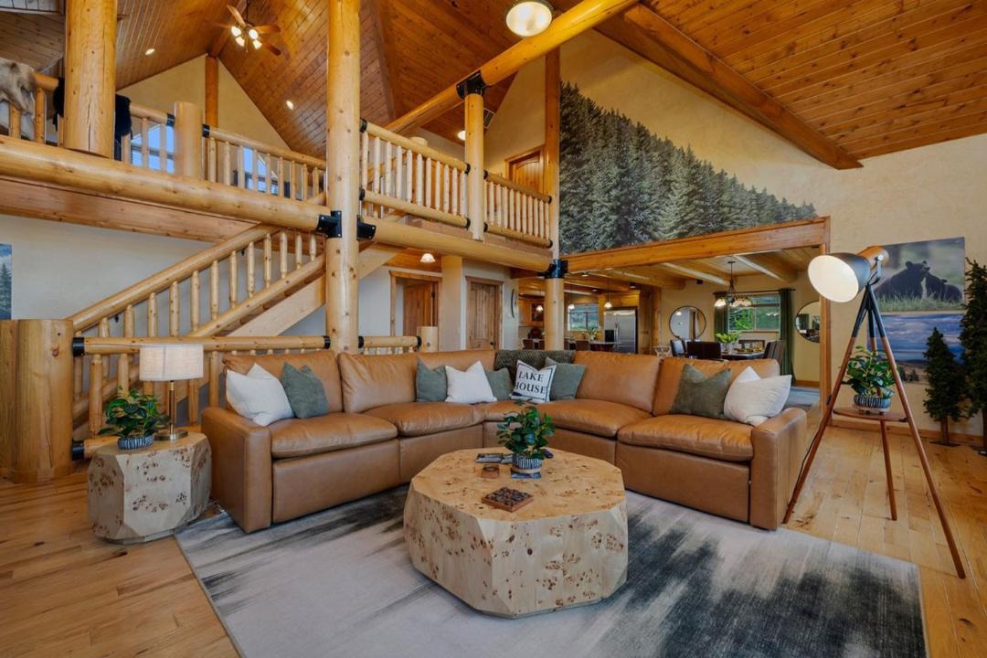 Photo of Livingroom in Cherimoya Hill