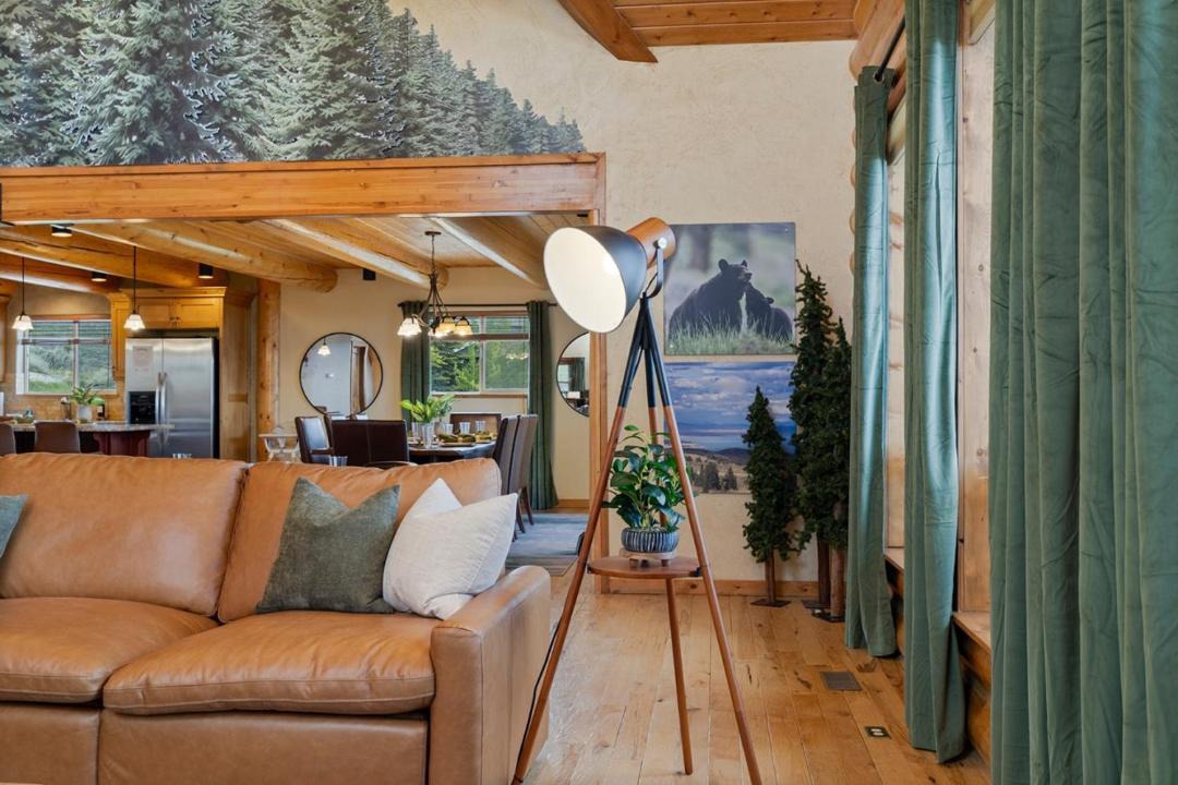 Photo of Livingroom in Cherimoya Hill