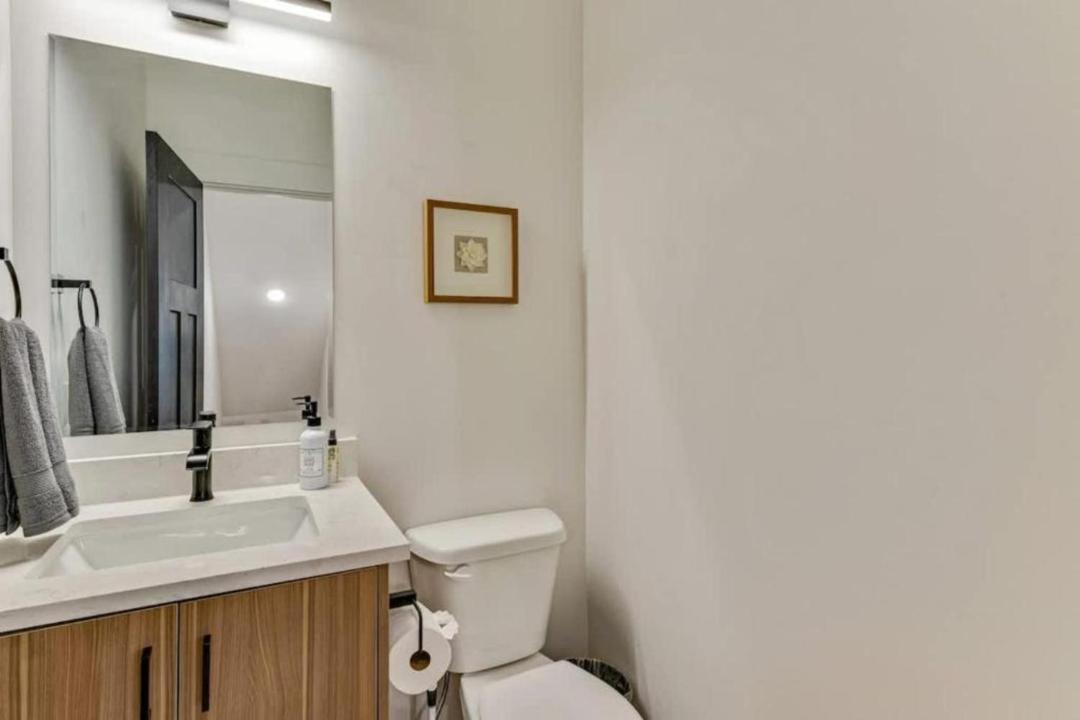 Photo of Bathroom in People's Freeway