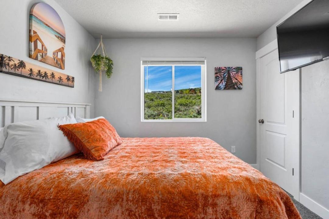 Photo of Bedroom in Sweetwater