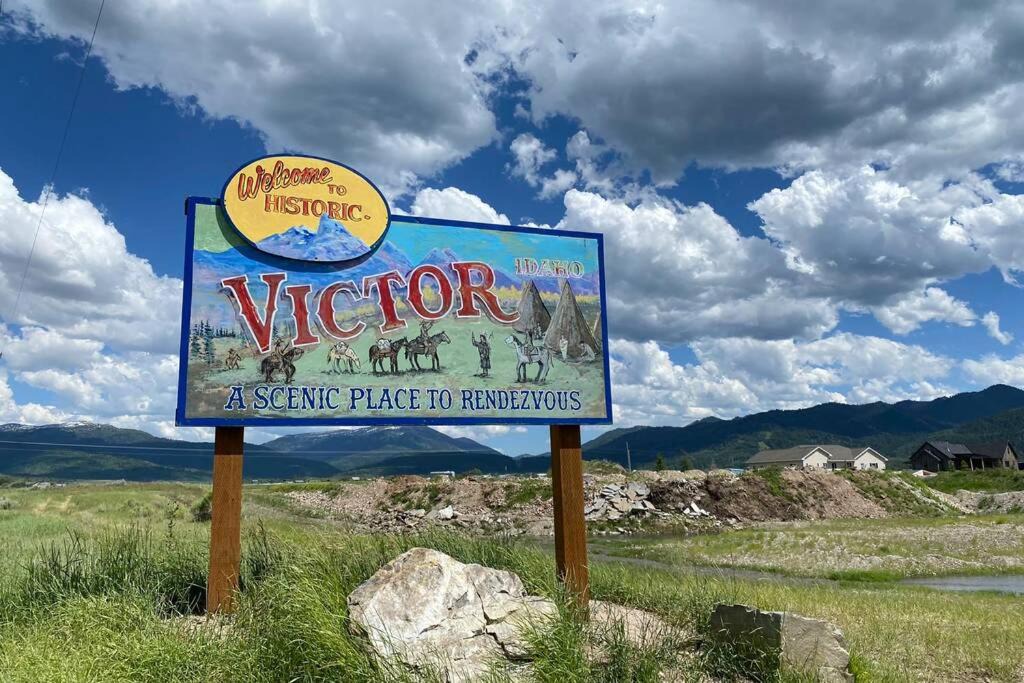 Photo of Others in Victor