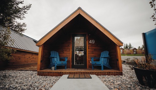 Pine Cabin (Dry Cabin - No Running Water - Exterior Bathroom 200 ft Away)