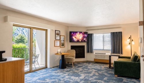 Suite, 2 Queen Beds, Balcony