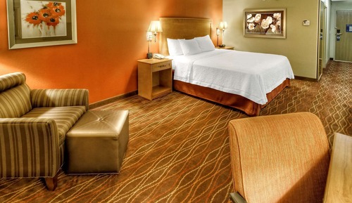 1 King Bed with Soaker Tub