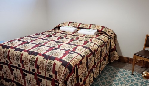 Standard Room, 1 Queen Bed, Non Smoking, Shared Bathroom