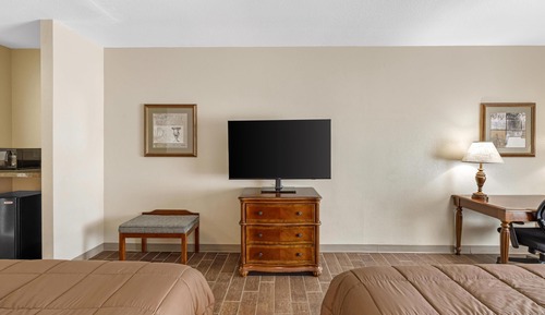 Standard Room, 2 Queen Beds, Non Smoking, Refrigerator & Microwave (Pet Friendly)