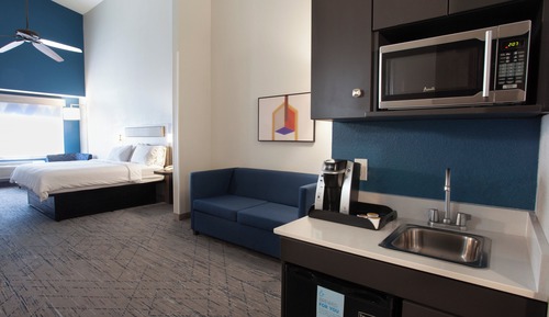 Suite, 1 King Bed (Extra Floor Space)