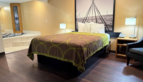 Standard Room, 1 Queen Bed, Non Smoking, Jetted Tub