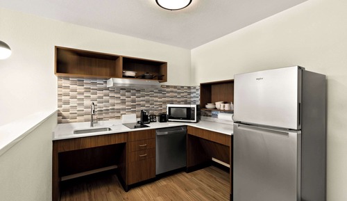 Single Room, 1 King Bed, Accessible, Non Smoking (Roll-In Shower)