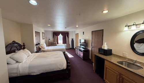 Deluxe Studio Suite, 2 Queen Beds, Non Smoking