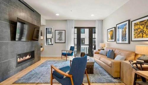 One-Bedroom Apartment with Balcony