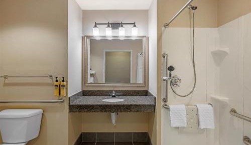 King Suite with Roll-In Shower - Disability Access