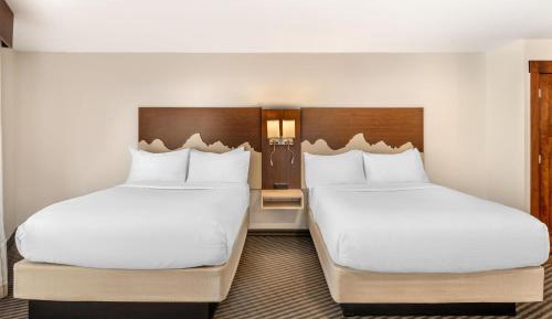 Large Queen Suite with Two Queen Beds, Sofa Bed and Balcony - River View/Non-Smoking