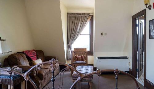 King Suite with Queen Sofa